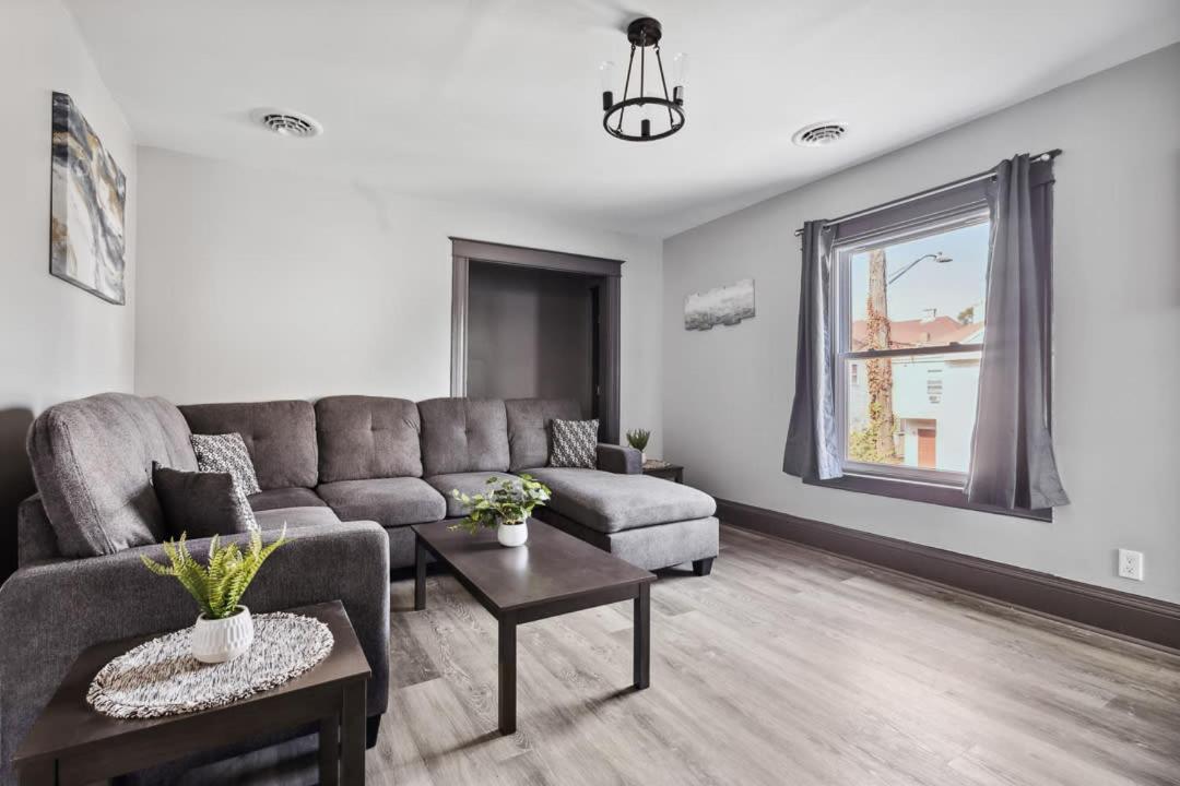 Spacious 6Br 2Ba Minutes For The Falls & Casino ナイアガラフォールズ エクステリア 写真