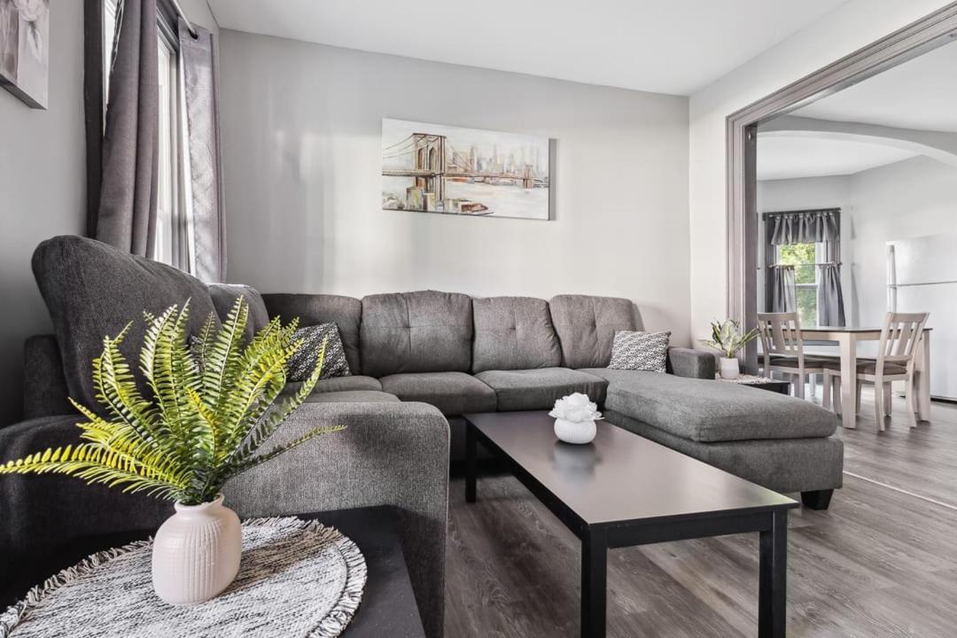 Spacious 6Br 2Ba Minutes For The Falls & Casino ナイアガラフォールズ エクステリア 写真