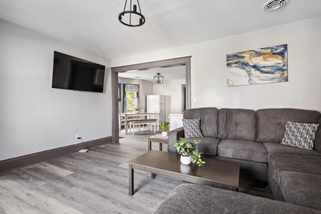 Spacious 6Br 2Ba Minutes For The Falls & Casino ナイアガラフォールズ エクステリア 写真