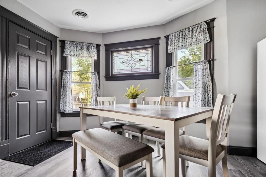 Spacious 6Br 2Ba Minutes For The Falls & Casino ナイアガラフォールズ エクステリア 写真