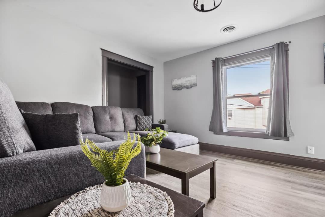 Spacious 6Br 2Ba Minutes For The Falls & Casino ナイアガラフォールズ エクステリア 写真