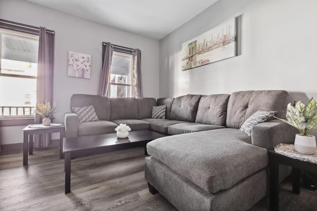 Spacious 6Br 2Ba Minutes For The Falls & Casino ナイアガラフォールズ エクステリア 写真