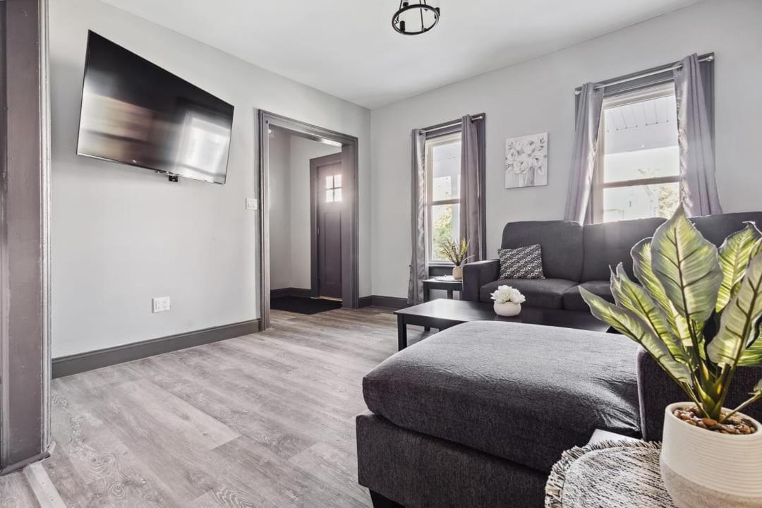 Spacious 6Br 2Ba Minutes For The Falls & Casino ナイアガラフォールズ エクステリア 写真