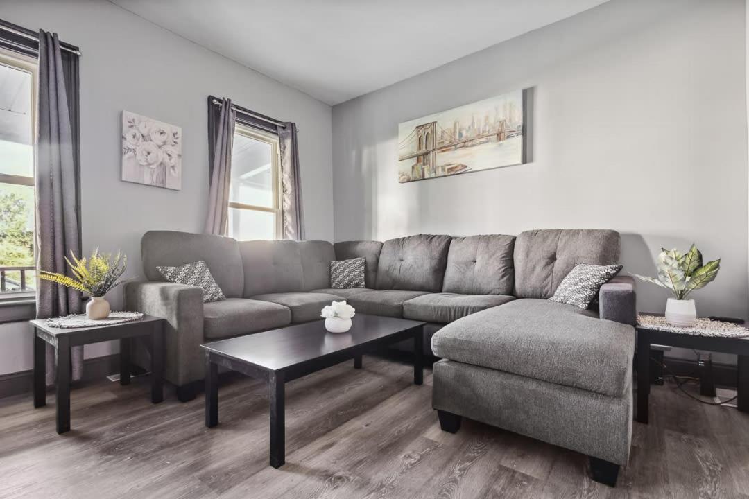 Spacious 6Br 2Ba Minutes For The Falls & Casino ナイアガラフォールズ エクステリア 写真